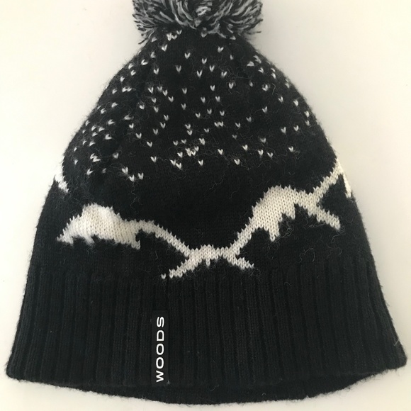 Woods - Black and White mountain and snow pattern wool toque - Picture 1 of 2